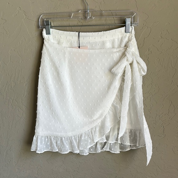 Superdown white front wrap skirt size‎ small New with tags side zipper textured - Picture 1 of 5